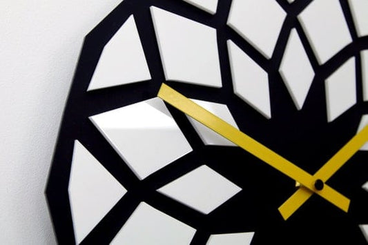 Gift Art Wooden Arabesque Wall Clock